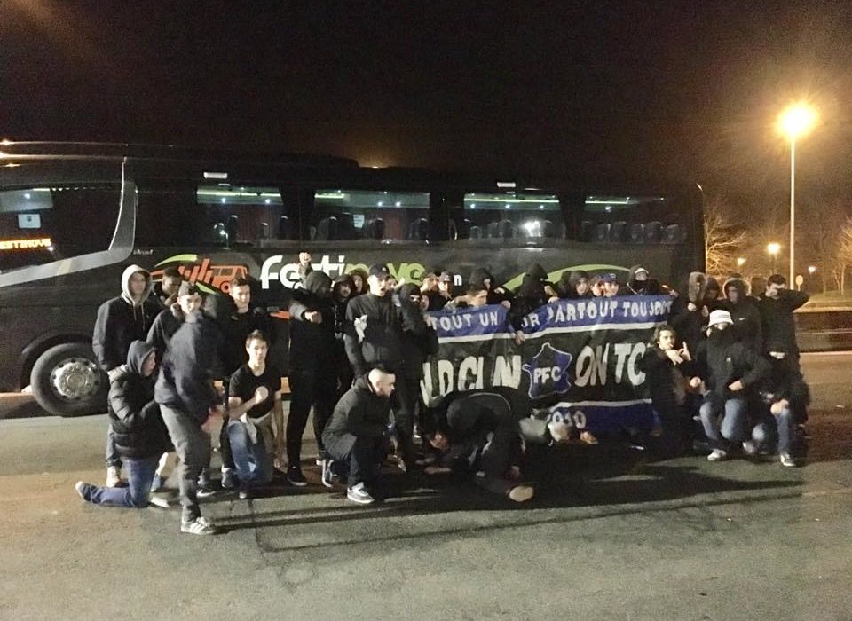 Transport d’un groupe de supporters pour un match de football